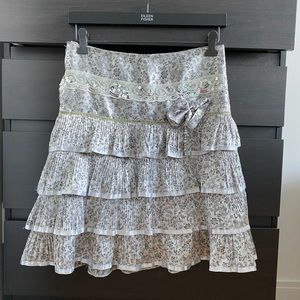 Unique style skirt.